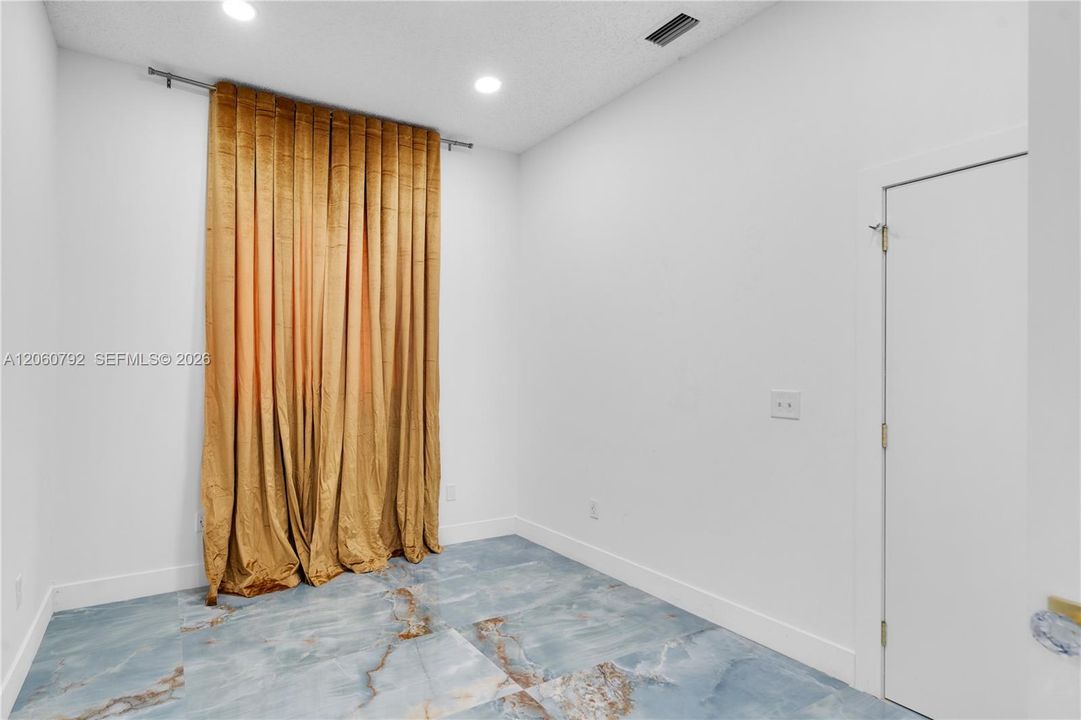 En Renta: $5,000 (3 camas, 2 baños, 1929 Pies cuadrados)