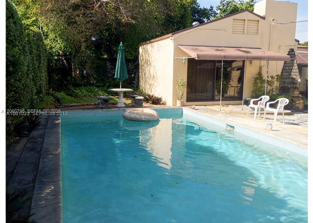 For Rent: $2,500 (2 beds, 1 baths, 1500 Square Feet)