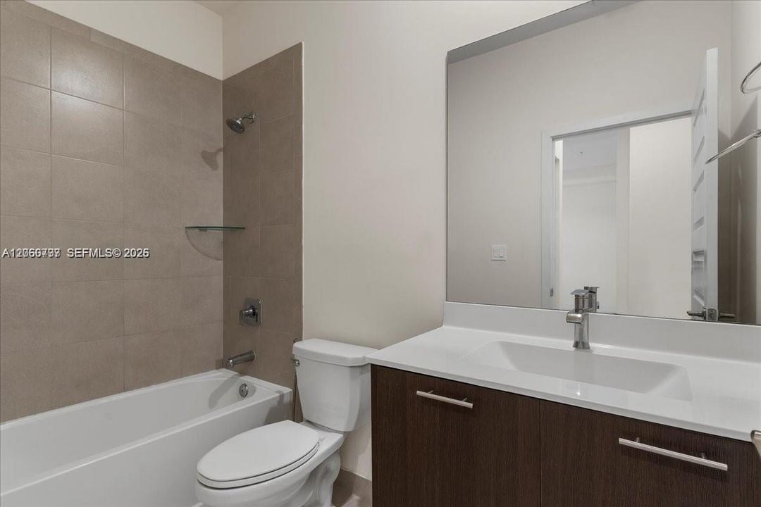 В аренду: $3,300 (3 спален, 2 ванн, 1236 Квадратных фут)