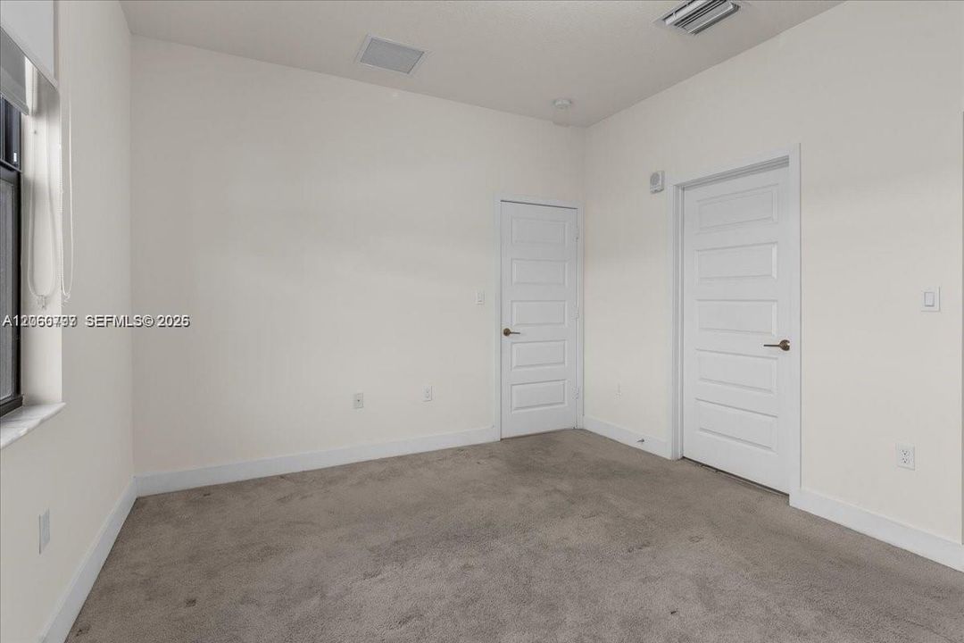 В аренду: $3,300 (3 спален, 2 ванн, 1236 Квадратных фут)