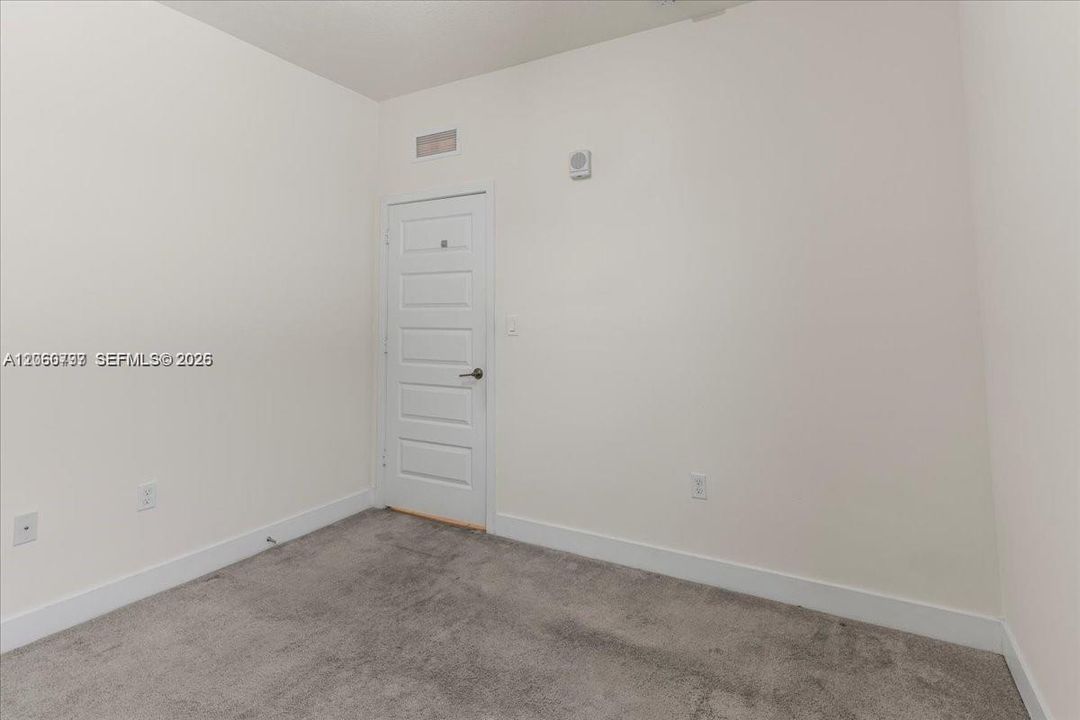 В аренду: $3,300 (3 спален, 2 ванн, 1236 Квадратных фут)