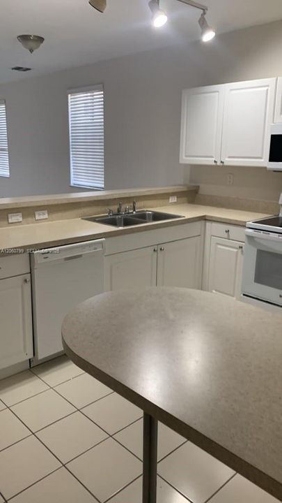 В аренду: $2,700 (3 спален, 2 ванн, 1440 Квадратных фут)
