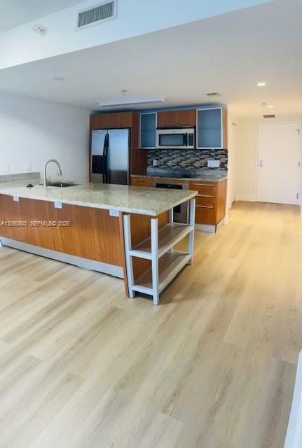 В аренду: $2,900 (1 спален, 1 ванн, 825 Квадратных фут)