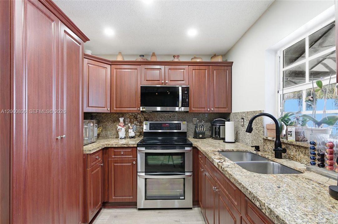 For Sale: $565,890 (3 beds, 2 baths, 1168 Square Feet)