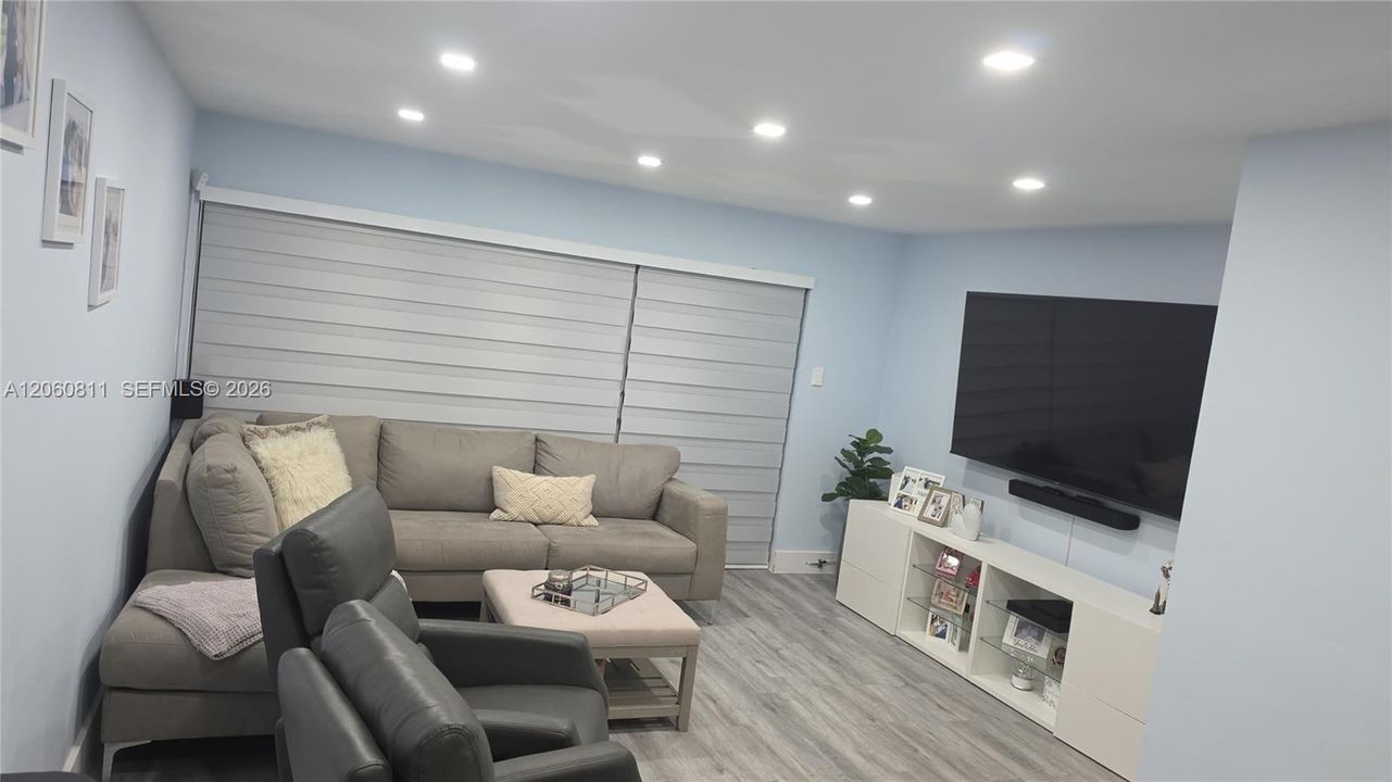 В аренду: $2,400 (1 спален, 1 ванн, 922 Квадратных фут)