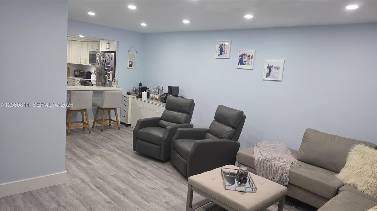В аренду: $2,400 (1 спален, 1 ванн, 922 Квадратных фут)
