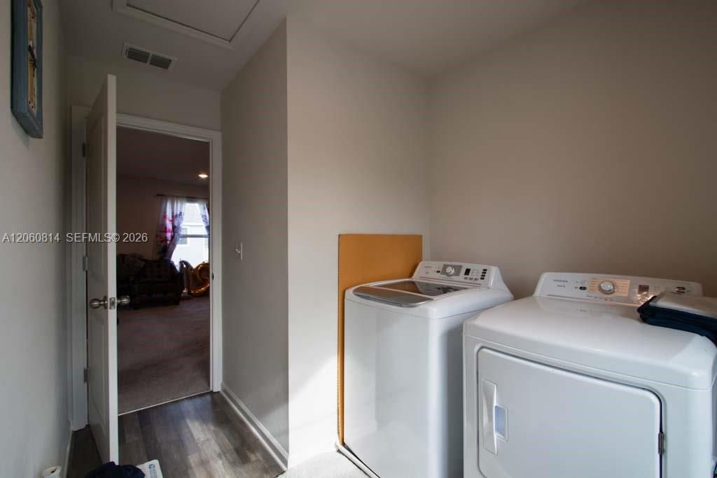 For Sale: $305,000 (4 beds, 2 baths, 1640 Square Feet)