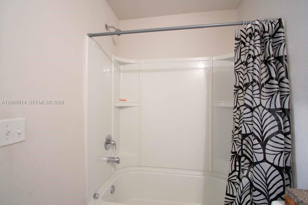 For Sale: $305,000 (4 beds, 2 baths, 1640 Square Feet)