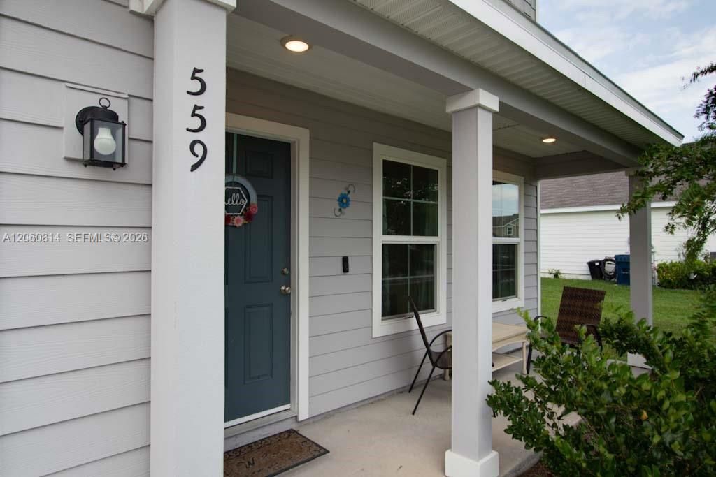 For Sale: $305,000 (4 beds, 2 baths, 1640 Square Feet)