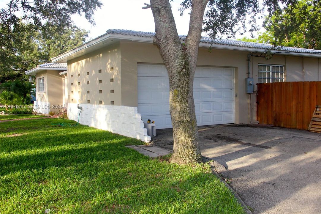 2 Car garage enterance