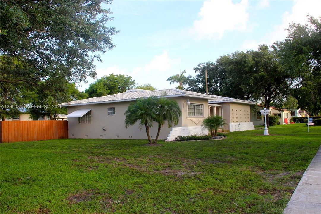 Full Corner Double Lot 14200 Sqft