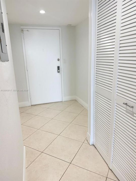 В аренду: $2,900 (1 спален, 2 ванн, 1075 Квадратных фут)
