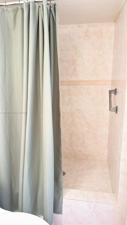 В аренду: $2,900 (1 спален, 2 ванн, 1075 Квадратных фут)