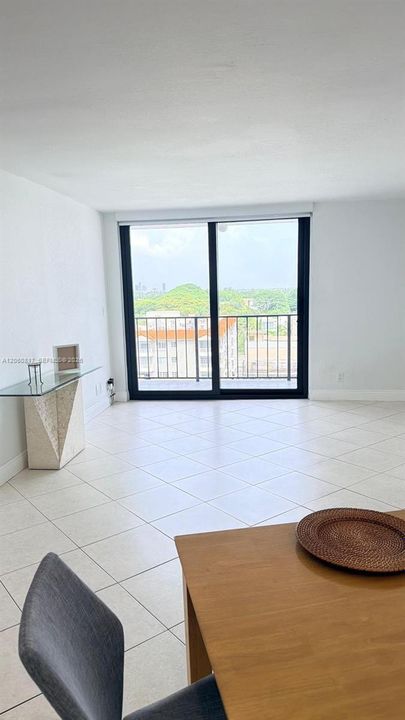 В аренду: $2,900 (1 спален, 2 ванн, 1075 Квадратных фут)