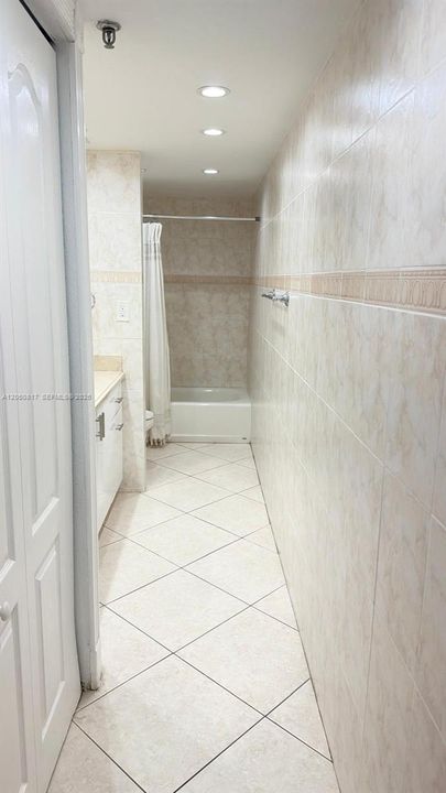 В аренду: $2,900 (1 спален, 2 ванн, 1075 Квадратных фут)
