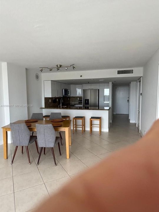 В аренду: $2,900 (1 спален, 2 ванн, 1075 Квадратных фут)
