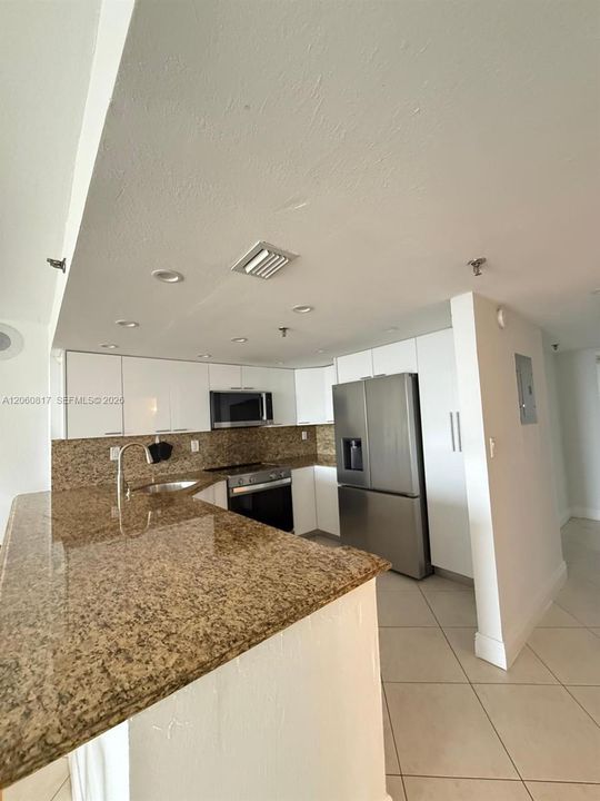 В аренду: $2,900 (1 спален, 2 ванн, 1075 Квадратных фут)
