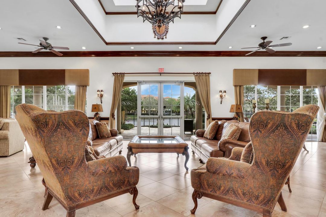 CLUBHOUSE2
