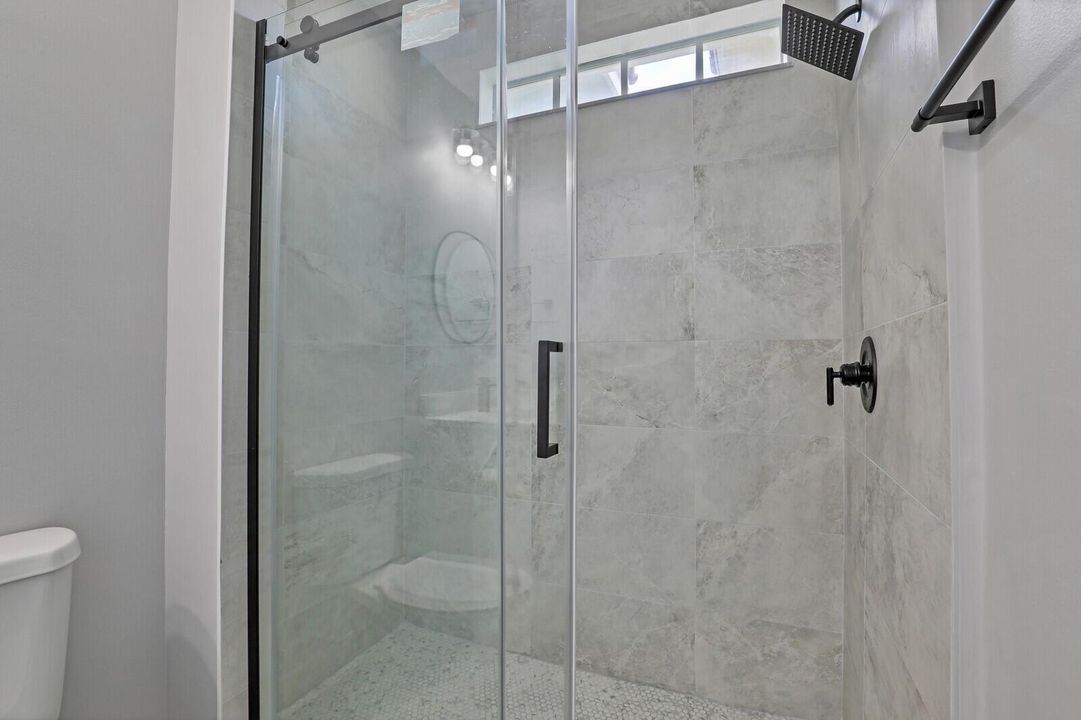 BATH 2 SHOWER