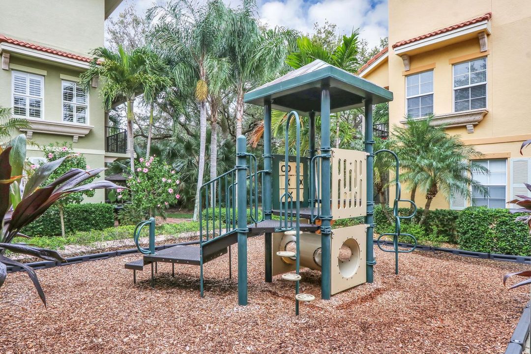 PLAYGROUD