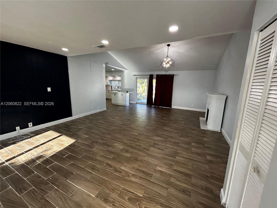 В аренду: $4,200 (3 спален, 2 ванн, 1438 Квадратных фут)