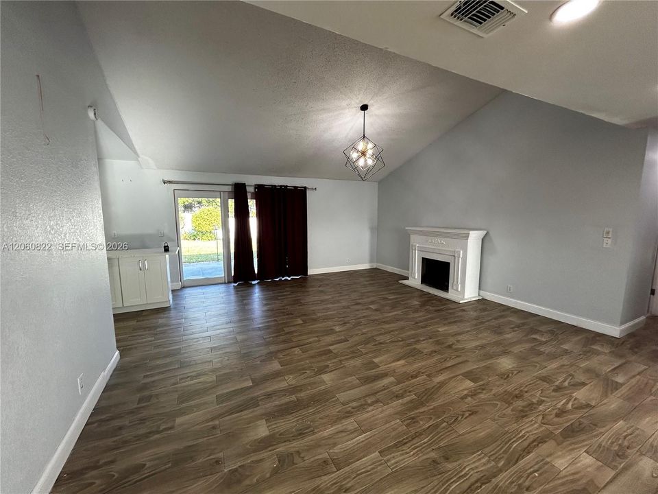 В аренду: $4,200 (3 спален, 2 ванн, 1438 Квадратных фут)