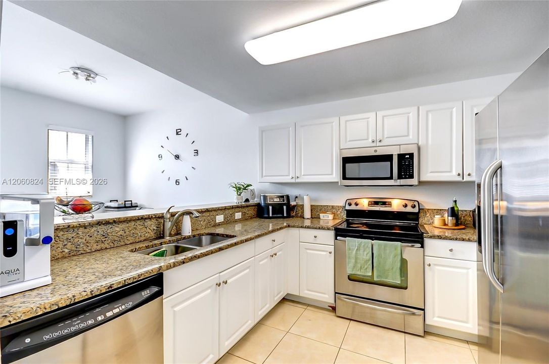 En Venta: $425,000 (3 camas, 2 baños, 1256 Pies cuadrados)