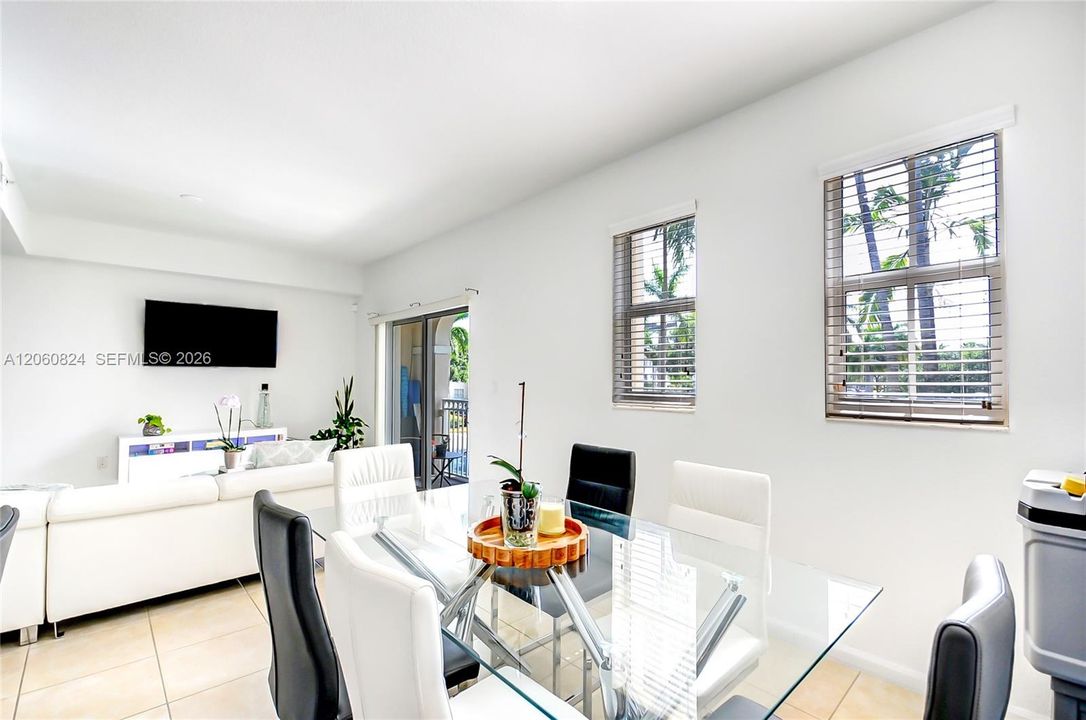 En Venta: $425,000 (3 camas, 2 baños, 1256 Pies cuadrados)