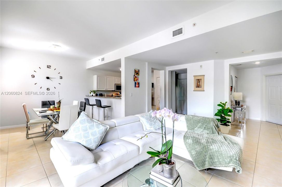 En Venta: $425,000 (3 camas, 2 baños, 1256 Pies cuadrados)
