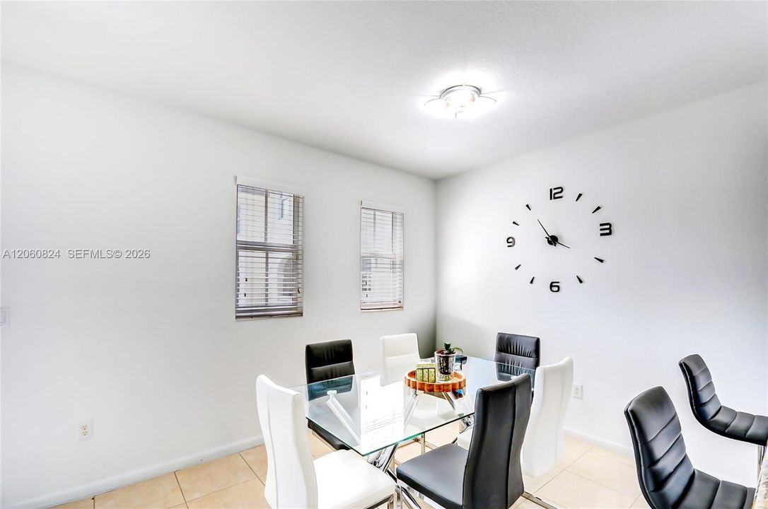 En Venta: $425,000 (3 camas, 2 baños, 1256 Pies cuadrados)