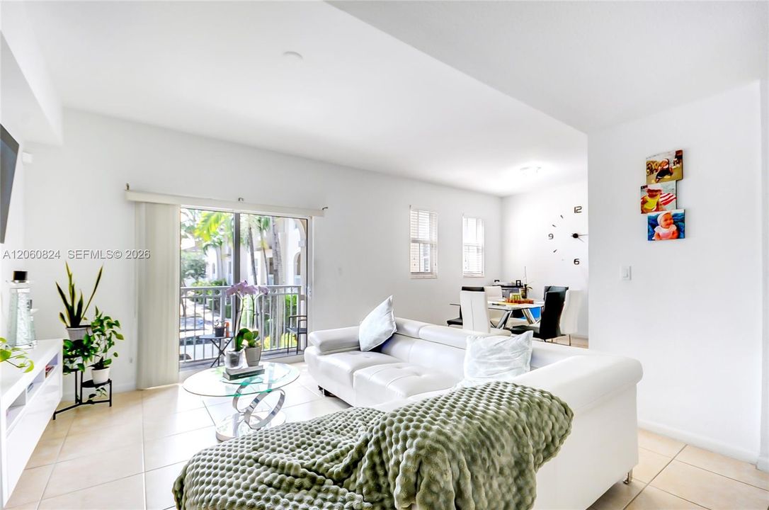 En Venta: $425,000 (3 camas, 2 baños, 1256 Pies cuadrados)