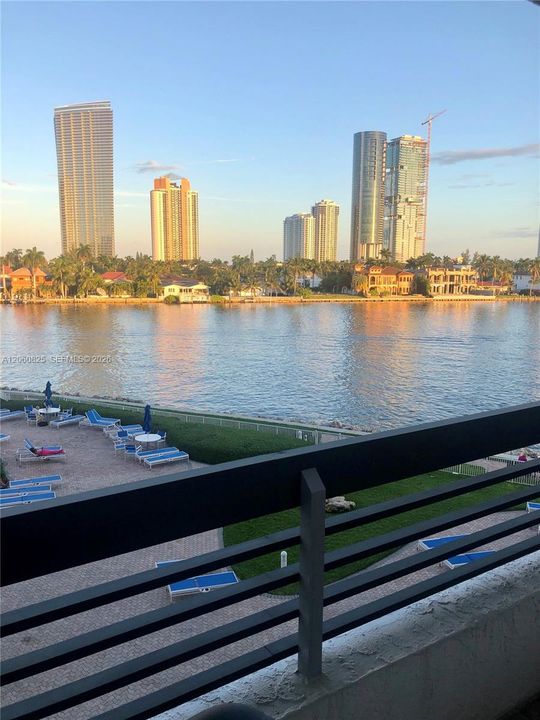 Active With Contract: $3,650 (2 beds, 2 baths, 1365 Square Feet)