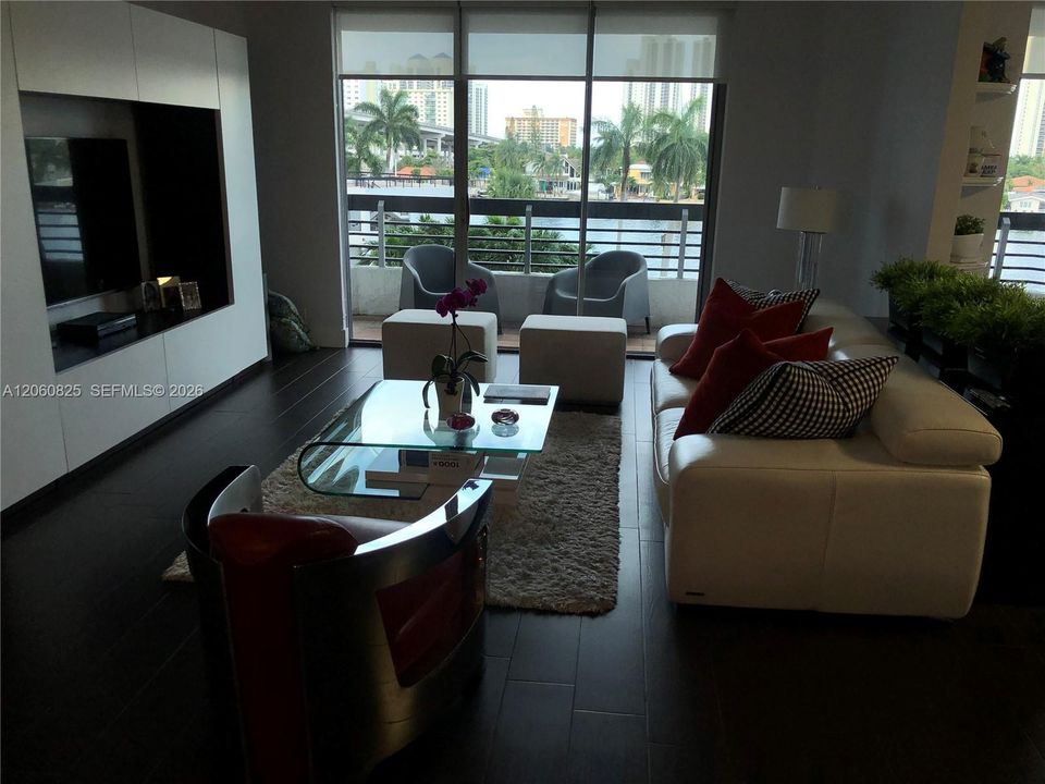 Active With Contract: $3,650 (2 beds, 2 baths, 1365 Square Feet)