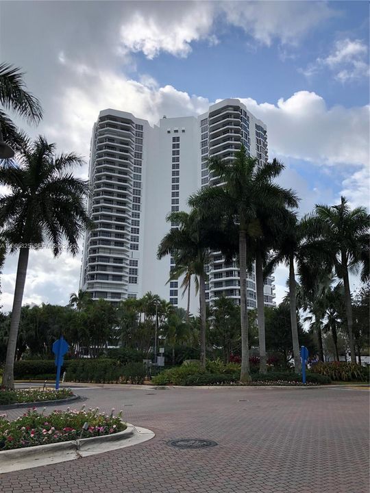 Active With Contract: $3,650 (2 beds, 2 baths, 1365 Square Feet)