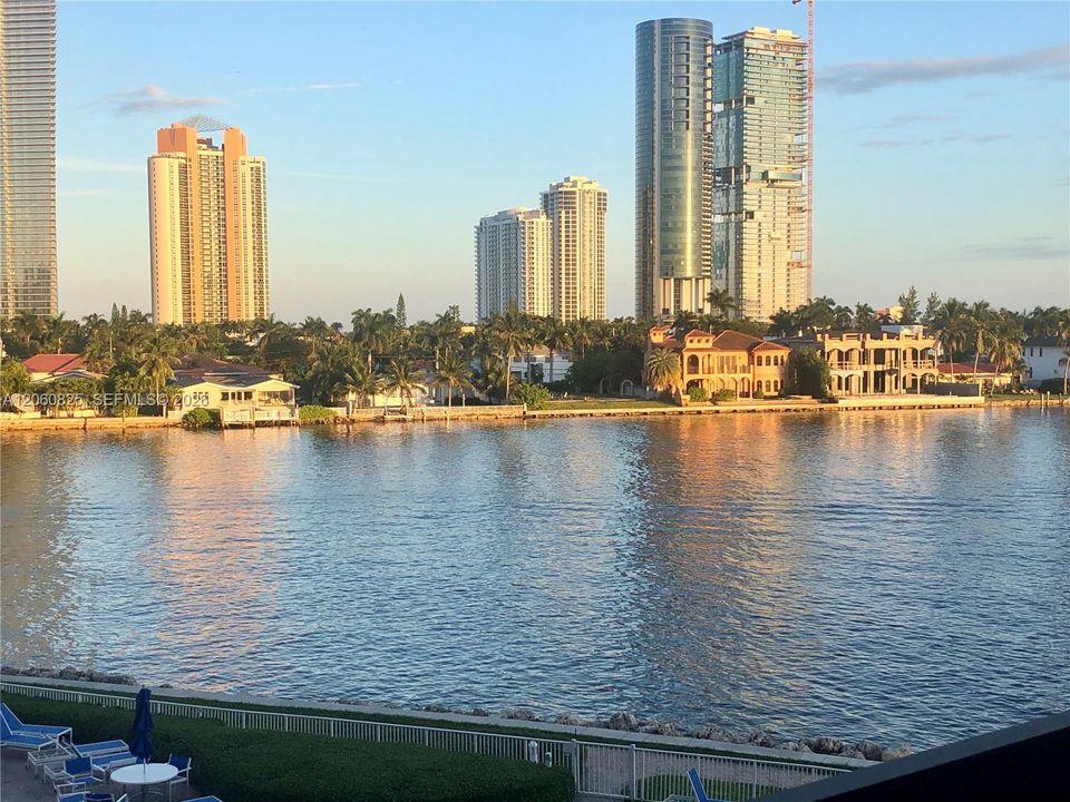 Active With Contract: $3,650 (2 beds, 2 baths, 1365 Square Feet)