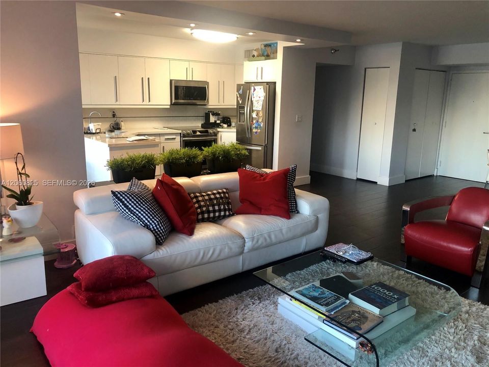 Active With Contract: $3,650 (2 beds, 2 baths, 1365 Square Feet)
