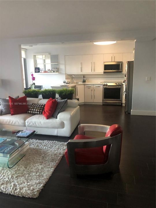 Active With Contract: $3,650 (2 beds, 2 baths, 1365 Square Feet)