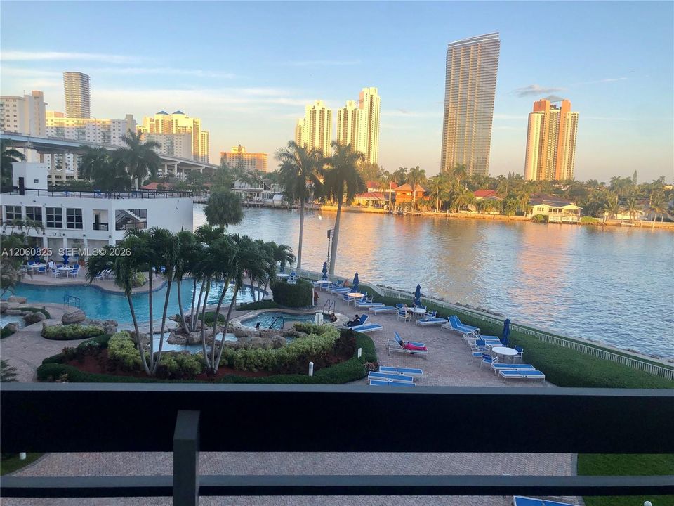 Active With Contract: $3,650 (2 beds, 2 baths, 1365 Square Feet)