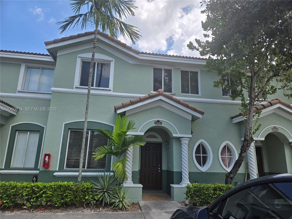 En Venta: $290,000 (3 camas, 3 baños, 1423 Pies cuadrados)