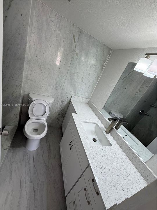На продажу: $309,000 (2 спален, 2 ванн, 1060 Квадратных фут)