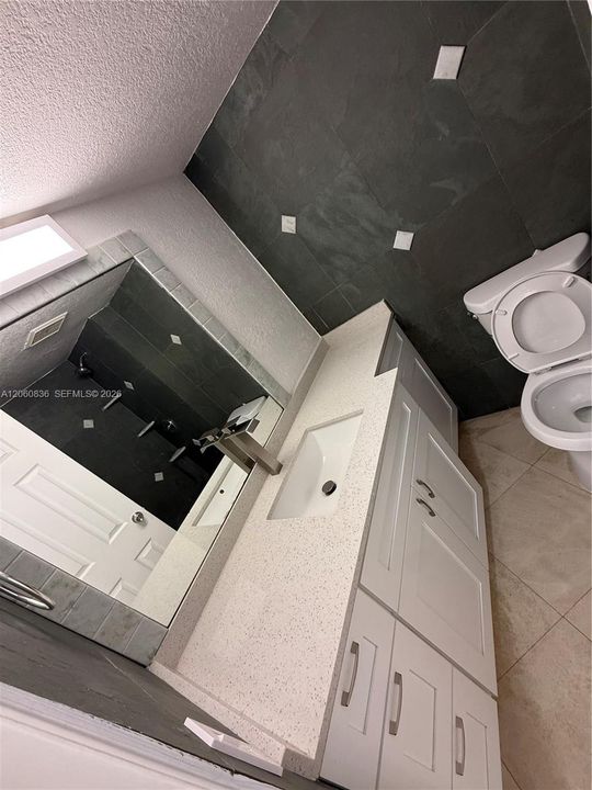 На продажу: $309,000 (2 спален, 2 ванн, 1060 Квадратных фут)
