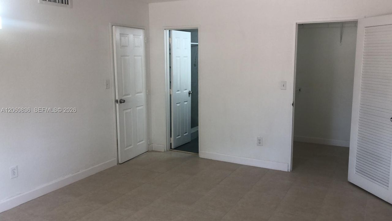 На продажу: $309,000 (2 спален, 2 ванн, 1060 Квадратных фут)