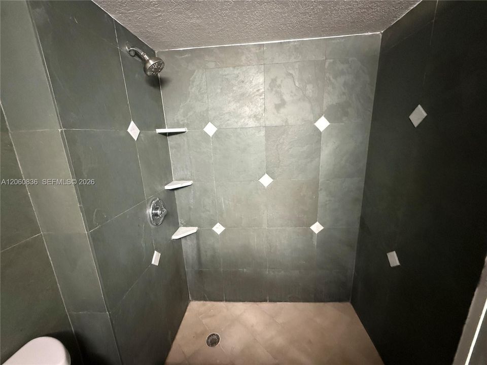 На продажу: $309,000 (2 спален, 2 ванн, 1060 Квадратных фут)