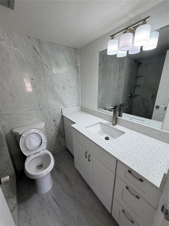 На продажу: $309,000 (2 спален, 2 ванн, 1060 Квадратных фут)