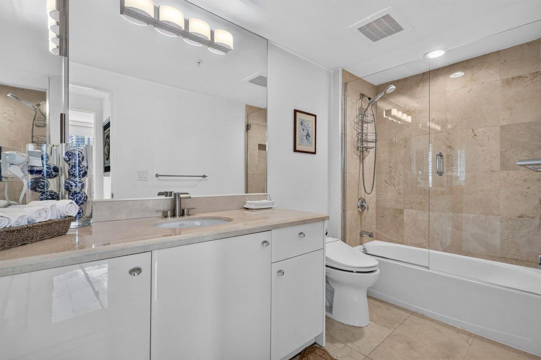 19400 bathroom1