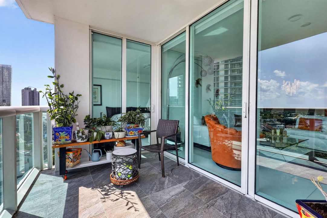 19400 balcony 3