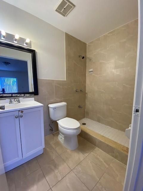 В аренду: $2,600 (2 спален, 2 ванн, 1100 Квадратных фут)