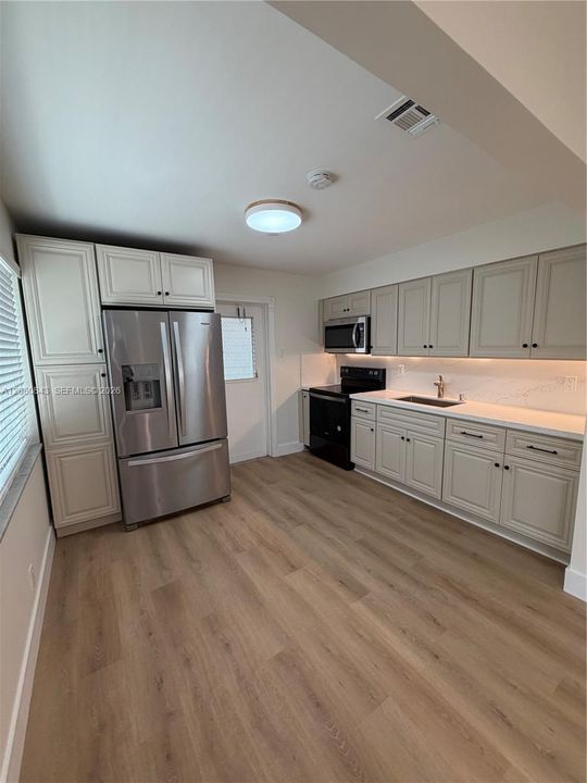 For Rent: $3,200 (2 beds, 2 baths, 1776 Square Feet)