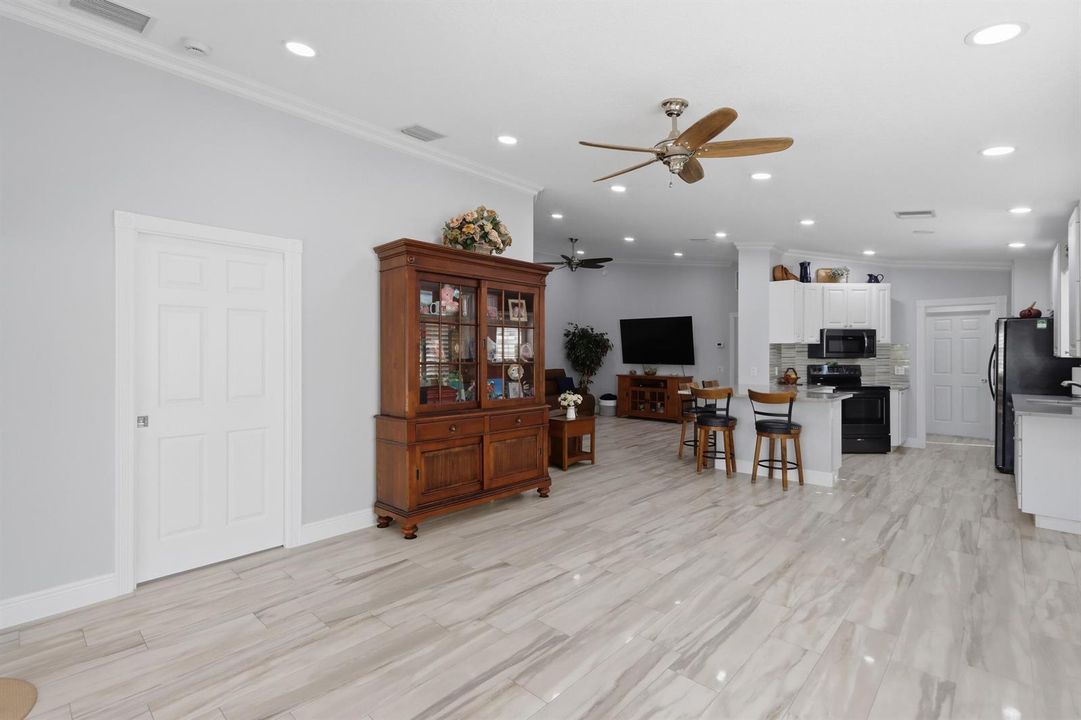25_23. family room