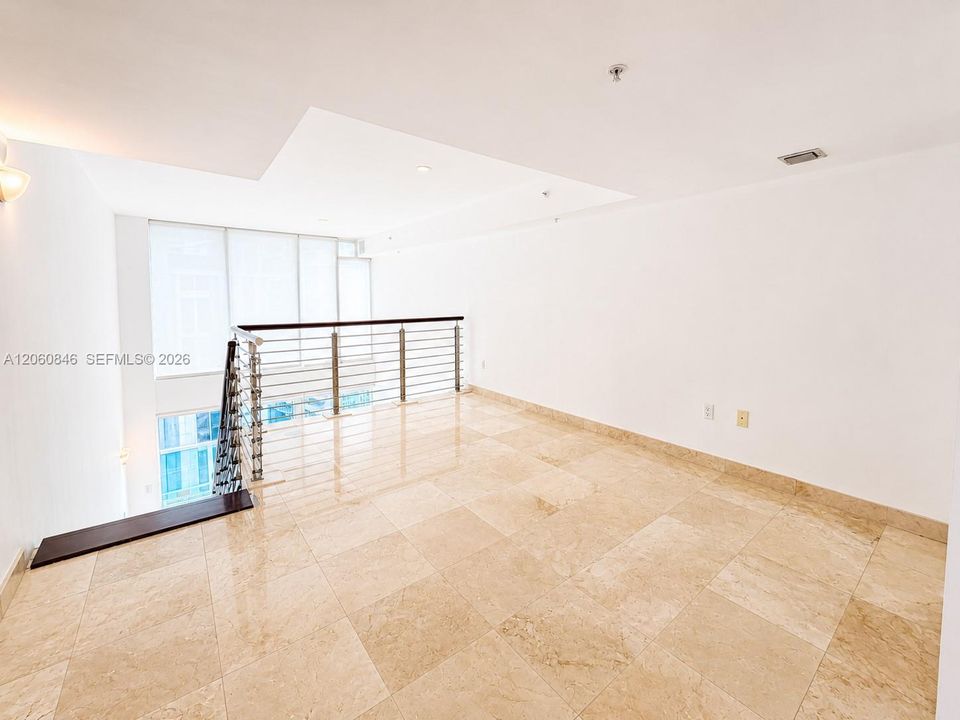 For Sale: $475,000 (1 beds, 1 baths, 1058 Square Feet)